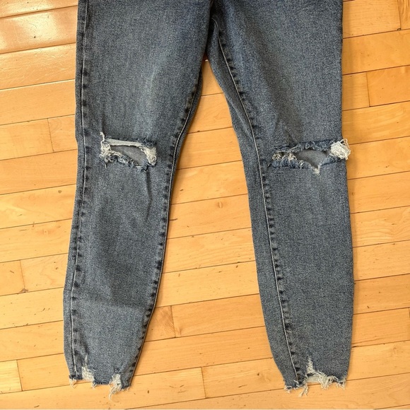 Good American Skinny Jeans High Waist Raw Hem Denim Size 6 / 28 Distressed - Picture 3 of 9